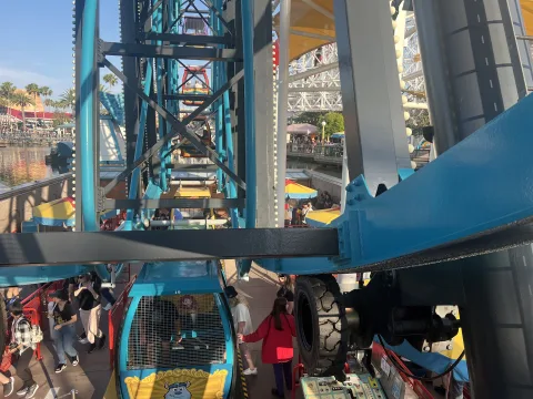 Foto 3 von Pixar Pal-A-Round – Non-Swinging