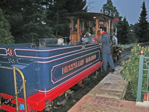 Foto 2 af Disneyland Railroad Frontierland Depot