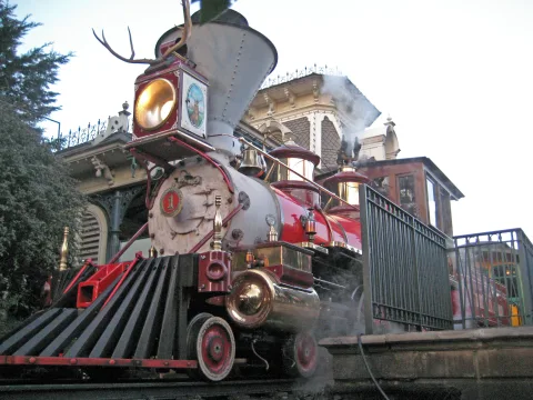 Foto 2 von Disneyland Railroad Main Street Station