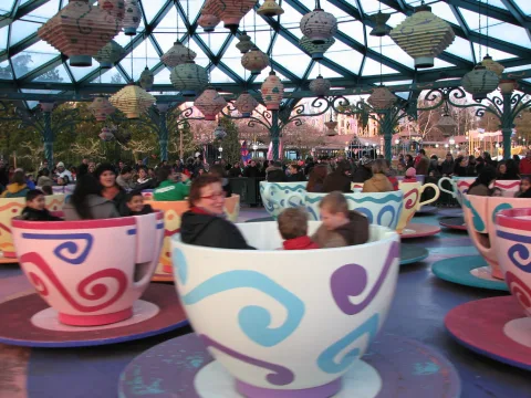 Foto 2 af Mad Hatter's Tea Cups
