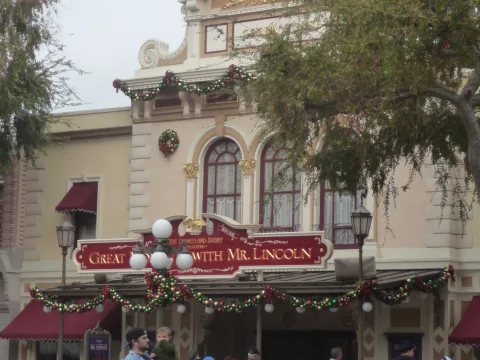 Photo 3 of Walt Disney - A Magical Life