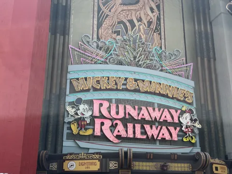 Foto 2 af Mickey & Minnie's Runaway Railway
