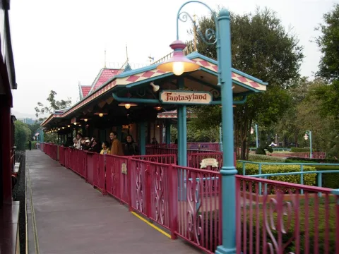 Foto 2 af Hong Kong Disneyland Railroad – Fantasyland Station