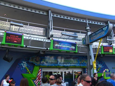 Foto 2 av Buzz Lightyear’s Space Ranger Spin
