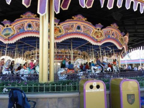 Zdjęcie 2 autorstwa Prince Charming Regal Carrousel