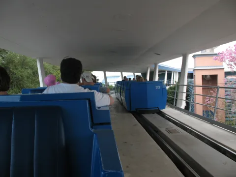Foto 2 av Tomorrowland Transit Authority PeopleMover