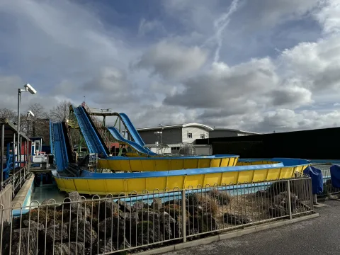 Foto 2 af Raging River Ride Log Flume