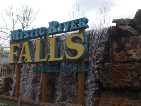 Foto 2 af Mystic River Falls