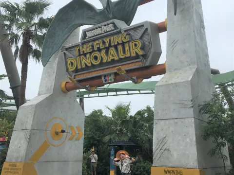 Foto 2 af The Flying Dinosaur
