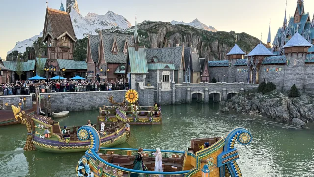 Entry to World of Frozen