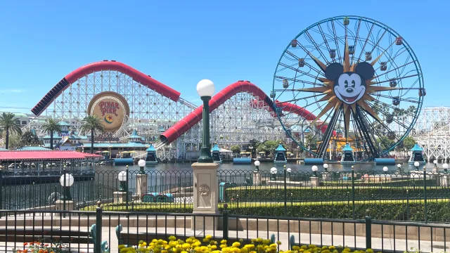 Pixar Pal-A-Round – Non-Swinging