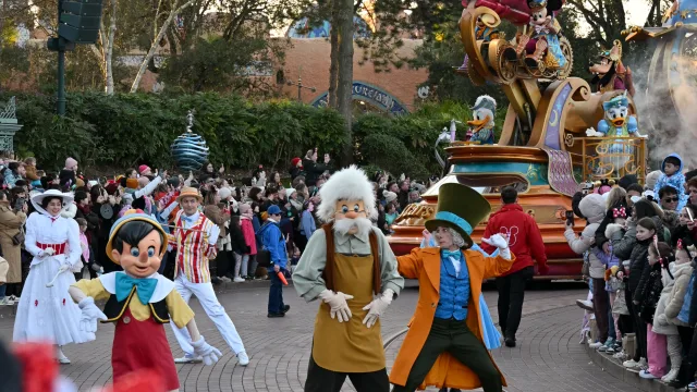 Reserved viewing area: Disney Stars on Parade