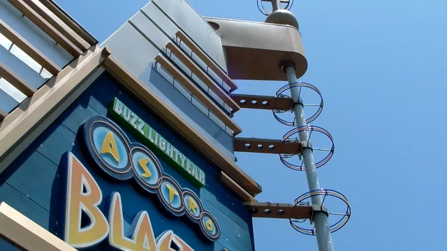 Buzz Lightyear Astro Blasters