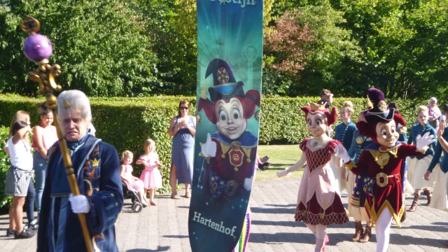 Pardoes the magic Jester