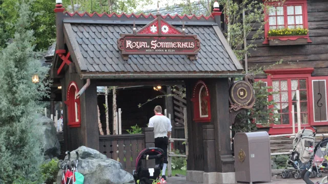 Meet Anna and Elsa at Royal Sommerhus