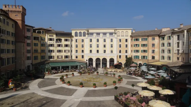 Colossal: Via Verso Venezia