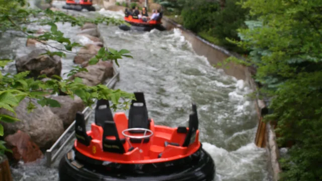 MOUNTAIN-RAFTING