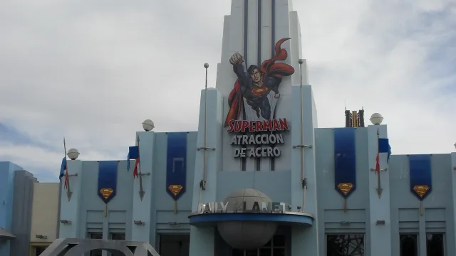 SUPERMAN™: La Atracción de Acero