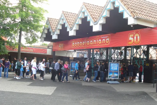 Wachttijden Bobbejaanland en Disneyland Paris: bijna gelijk!