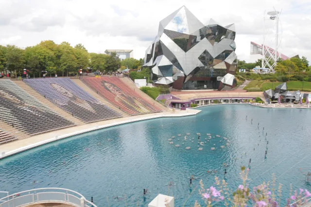 Futuroscope: open op papier, leeg in elke wachttijd-app