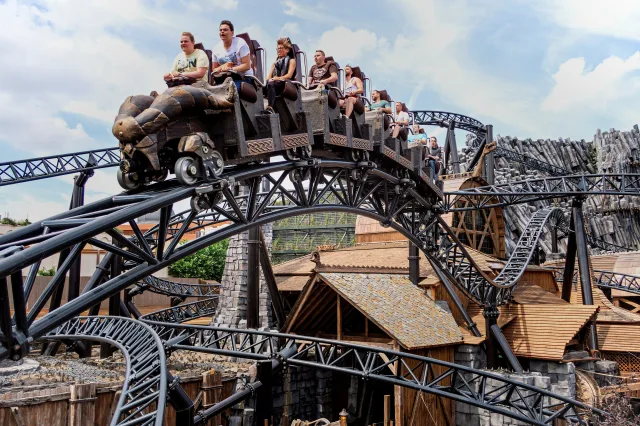 Wait times Thorpe Park, Epic Universe and Volcano Bay got weird