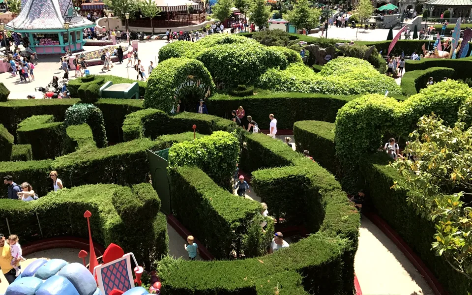 Foto 1 af Alice's Curious Labyrinth