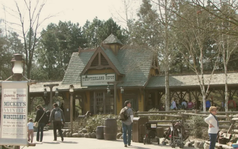 Foto 1 van Disneyland Railroad Frontierland Depot