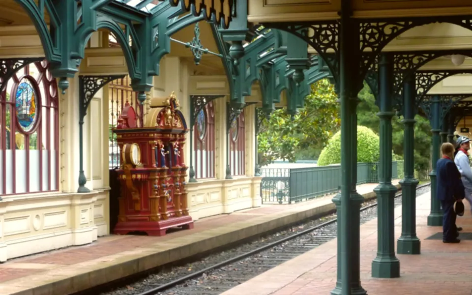 Foto 1 av Disneyland Railroad Main Street Station