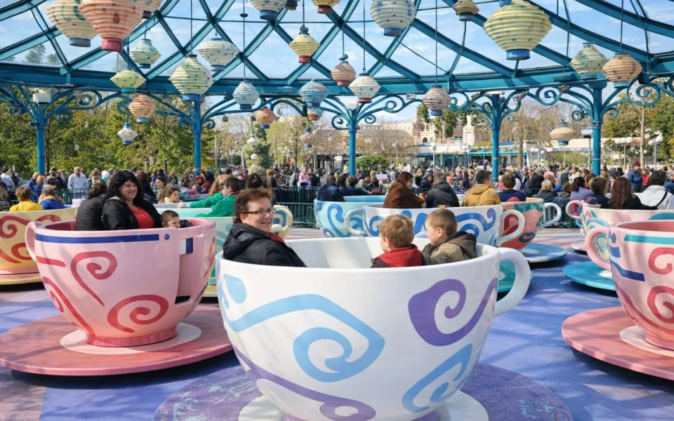 Foto 1 af Mad Hatter's Tea Cups
