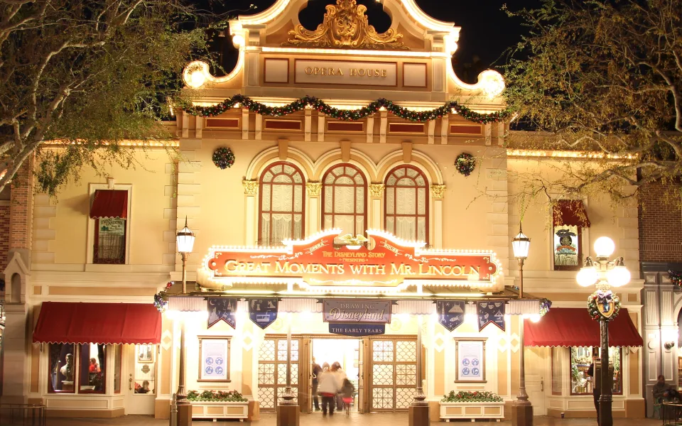 Photo 1 of Walt Disney - A Magical Life