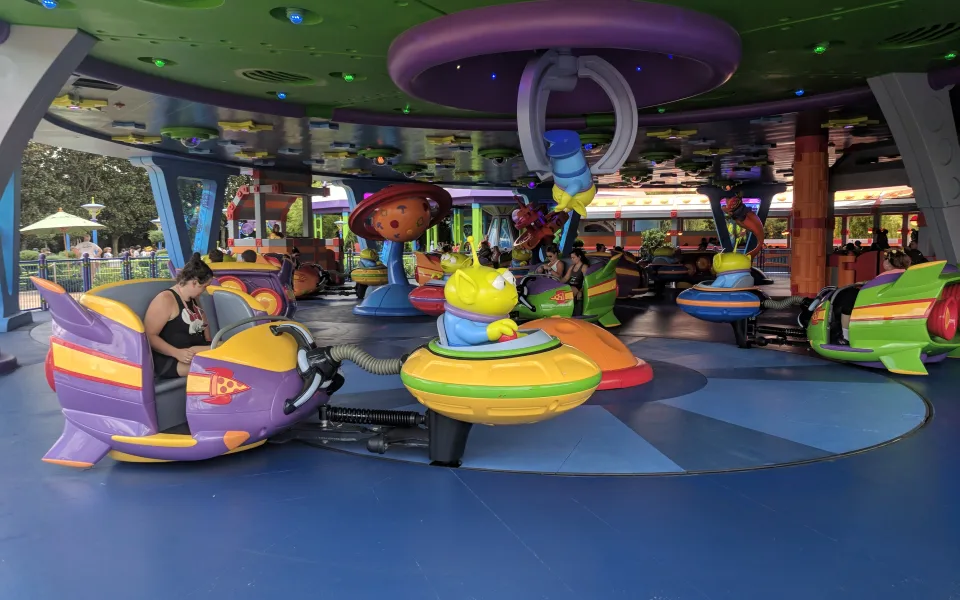 Foto 1 af Alien Swirling Saucers