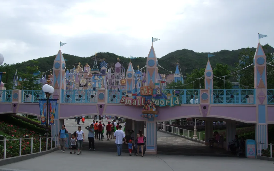 Foto 1 af "it's a small world"