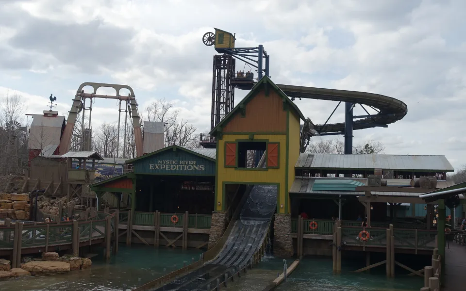 Foto 1 af Mystic River Falls