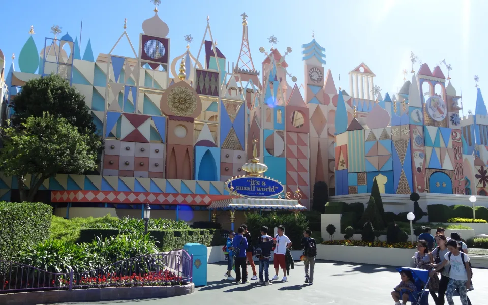 Foto 1 van “it's a small world”