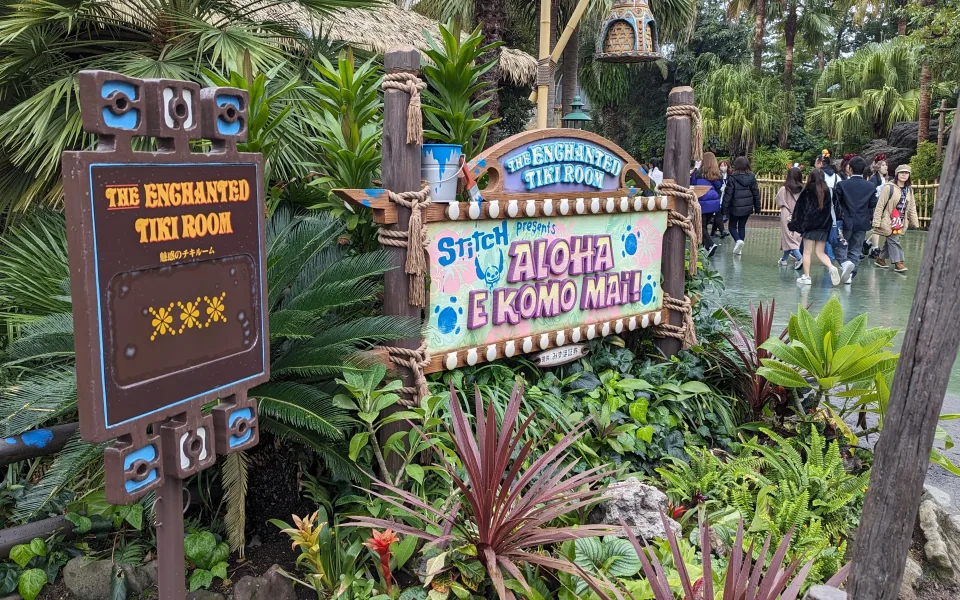 Foto 1 von The Enchanted Tiki Room: Stitch Presents “Aloha E Komo Mai!”