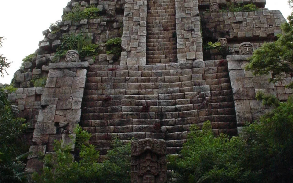 Foto 1 av Indiana Jones Adventure®: Temple of the Crystal Skull